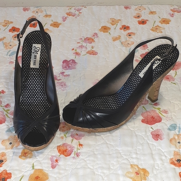 Steve Madden Shoes - Steve Madden "Reggal" Black Leather Heels EXCELLENT PRE-LOVED CONDITION Size 8.5